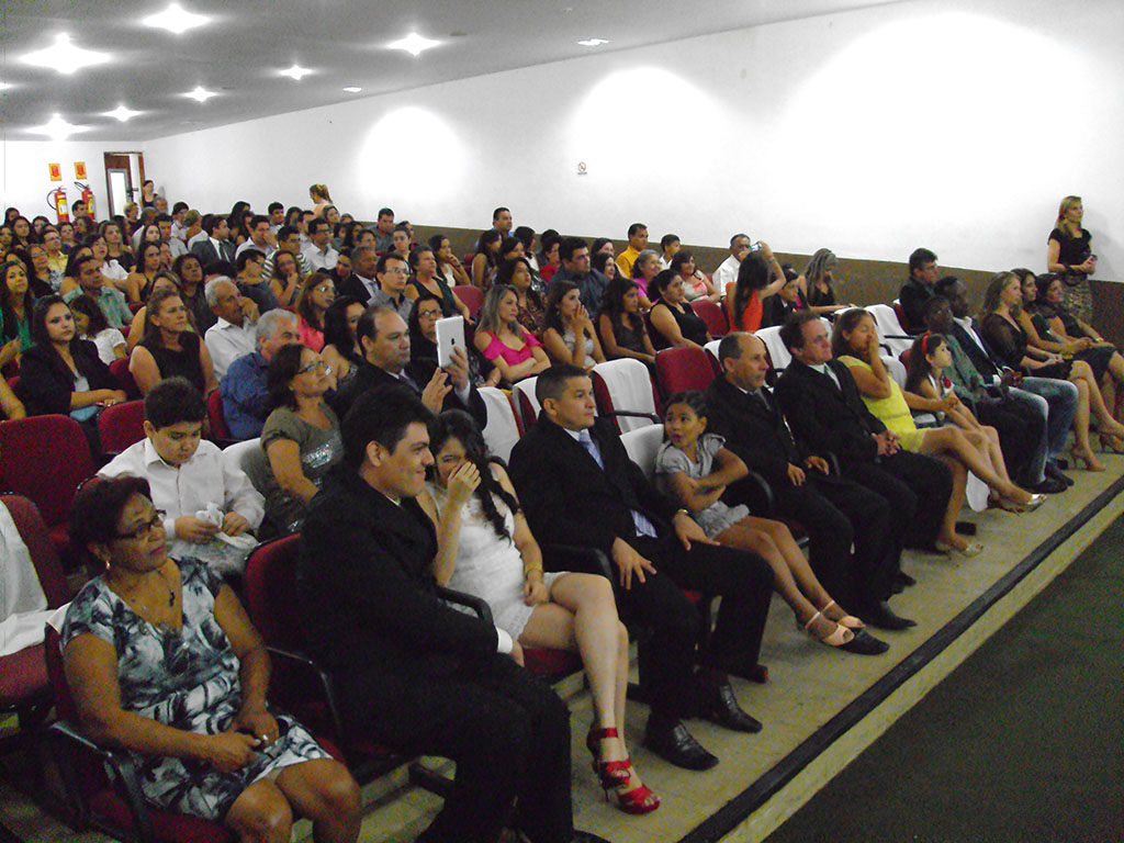 Faculdade CET outorga grau a formandos do curso de Bacharelado em Biomedicina