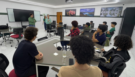 Momento de acolhimento marca o início da jornada acadêmica dos calouros do curso Tecnólogo em Design Gráfico na Faculdade CET.
