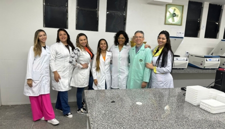 Alunas do curso de biomedicina da Faculdade CET realizam Visita Técnica ao Laboratório Raul Bacelar