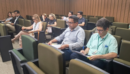 Dentre as pautas, foi conversada sobre a nova matriz curricular; rotinas pedagógicas; registro diários; projetos de extensão; dentre outros assuntos importantes