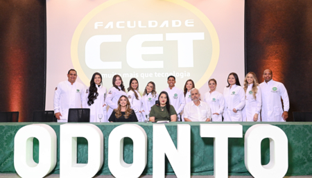 Faculdade CET Recebe e Celebra a Segunda Turma de Odontologia na Cerimônia do Jaleco
